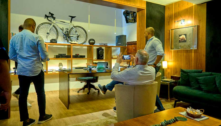 Bowers & Wilkins visita Dag Brasil em São Paulo | Dag Brasil Bowers & Wilkins visita Dag Brasil em São Paulo | Dag Brasil